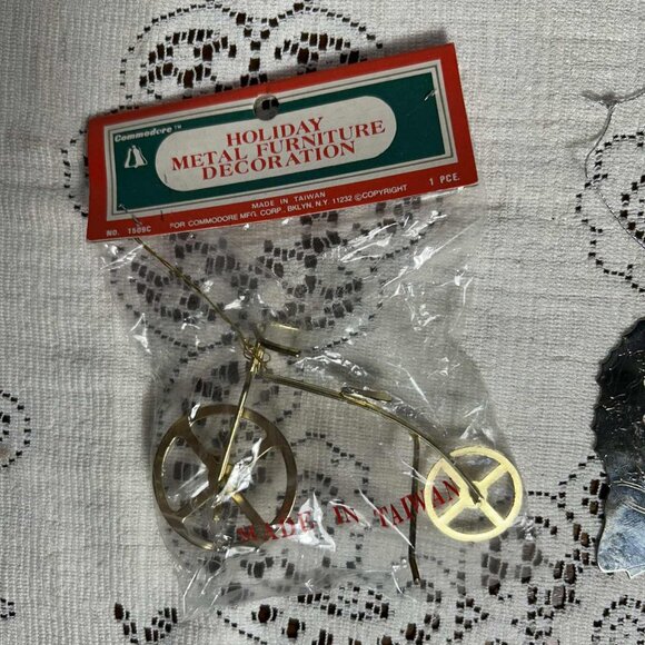 Vintage Commodore Christmas ornaments - Picture 3 of 10